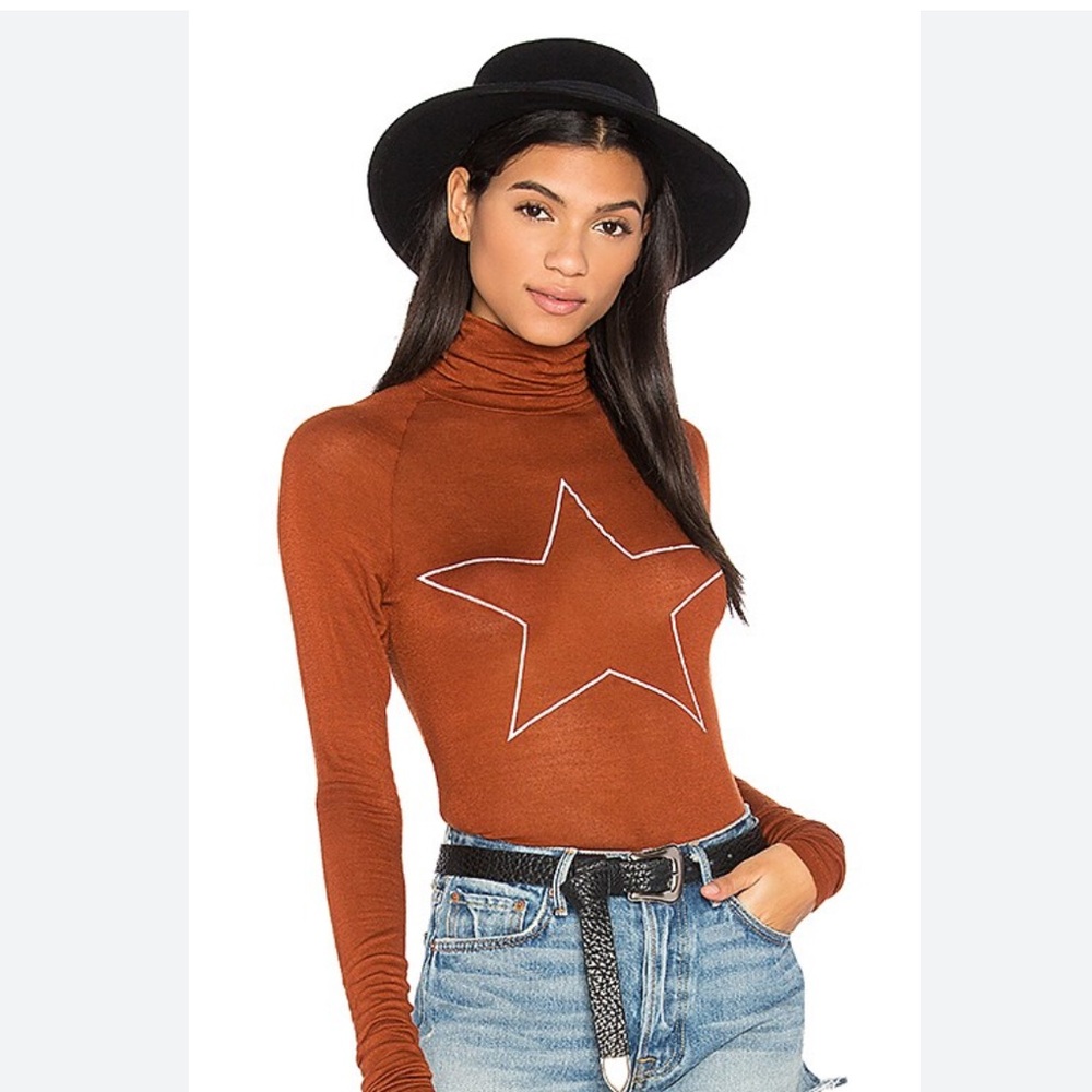 NWT REVOLVE Daydream Nation Star LS Tee in Bronze Size Medium - Picture 1 of 2